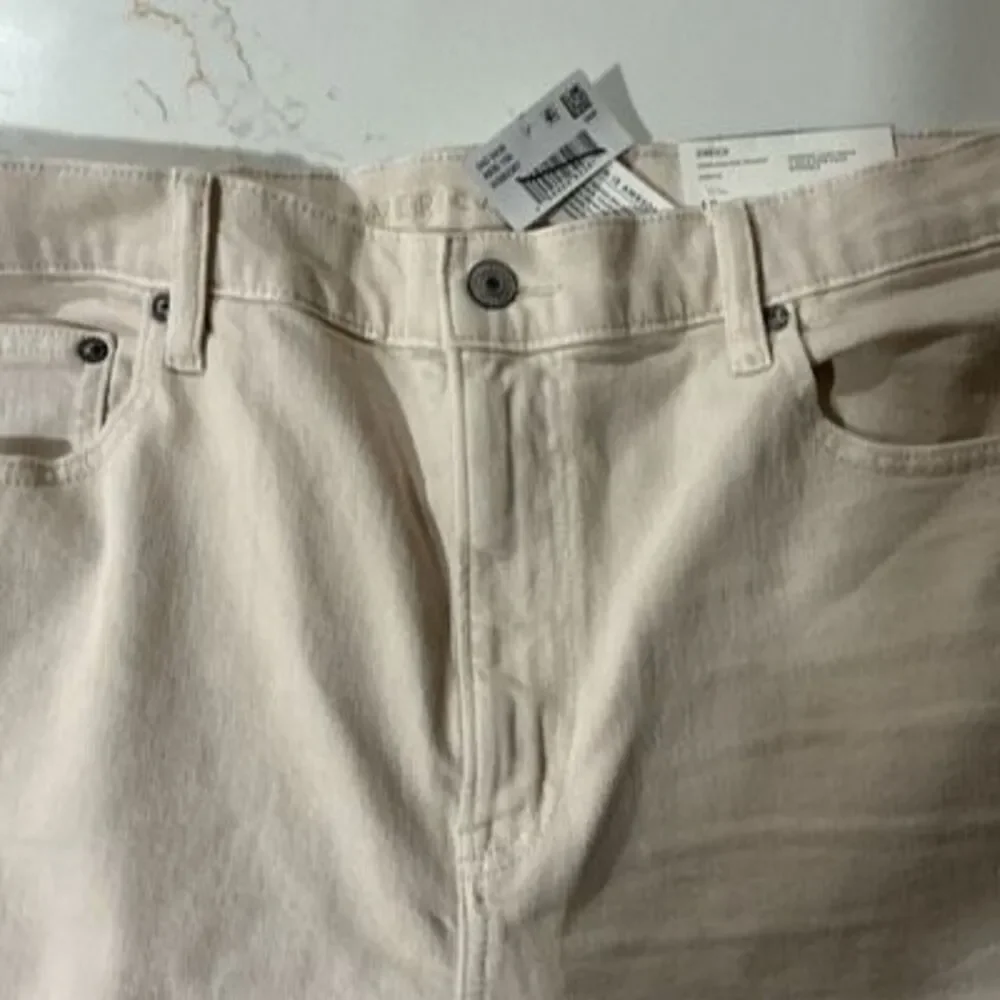 NEW American Eagle Super High Rise Straight Jeans Sz 18 stretch Cream